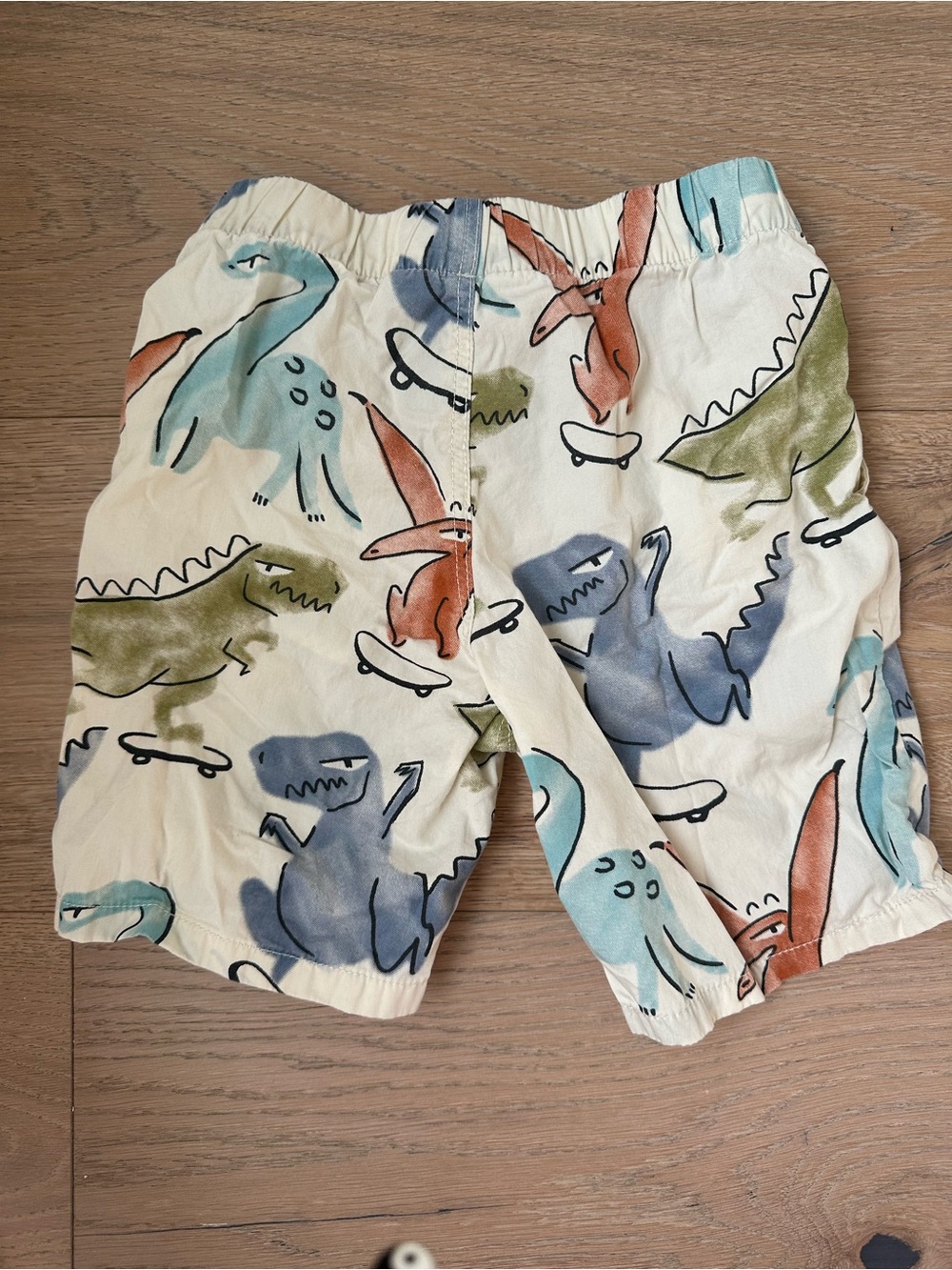 H&M Elastic Waist Shorts Cream Dino Print with Blue, Green & Orange Accents 4-5T - Picture 5 of 5